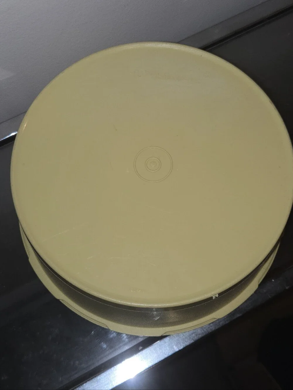 Vintage Tupperware Cake Taker Pie Carrier Yellow Sunburst Lid 1204 1205 USA